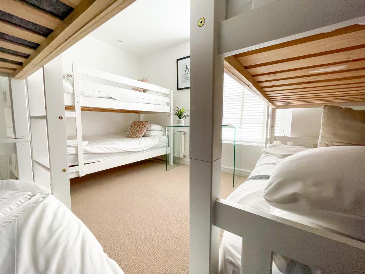 Sleeps 16 With Style And Space- And A Hot Tub! Newquay  Exterior photo