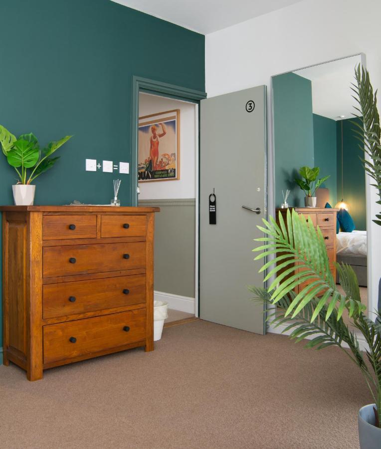 Sleeps 16 With Style And Space- And A Hot Tub! Newquay  Exterior photo