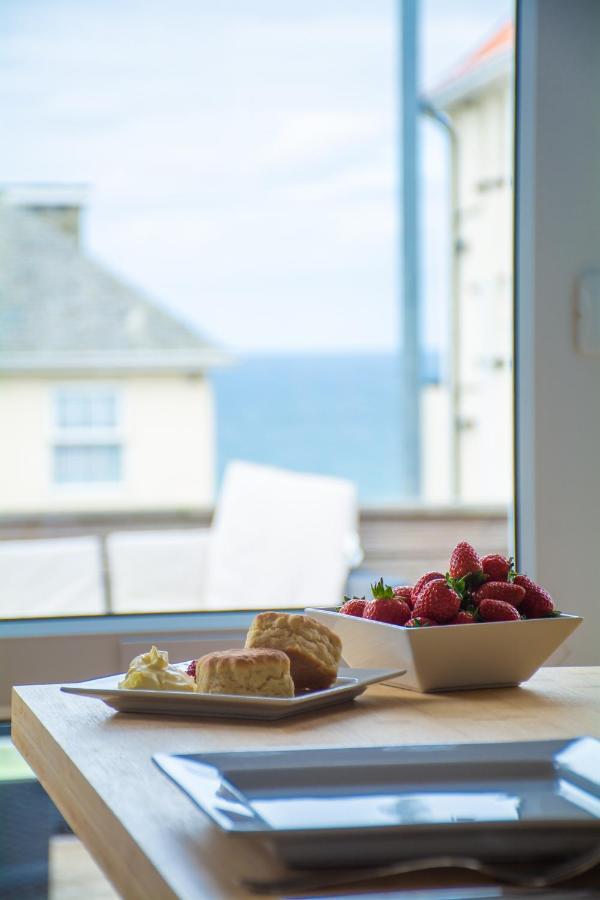 Sleeps 16 With Style And Space- And A Hot Tub! Newquay  Exterior photo