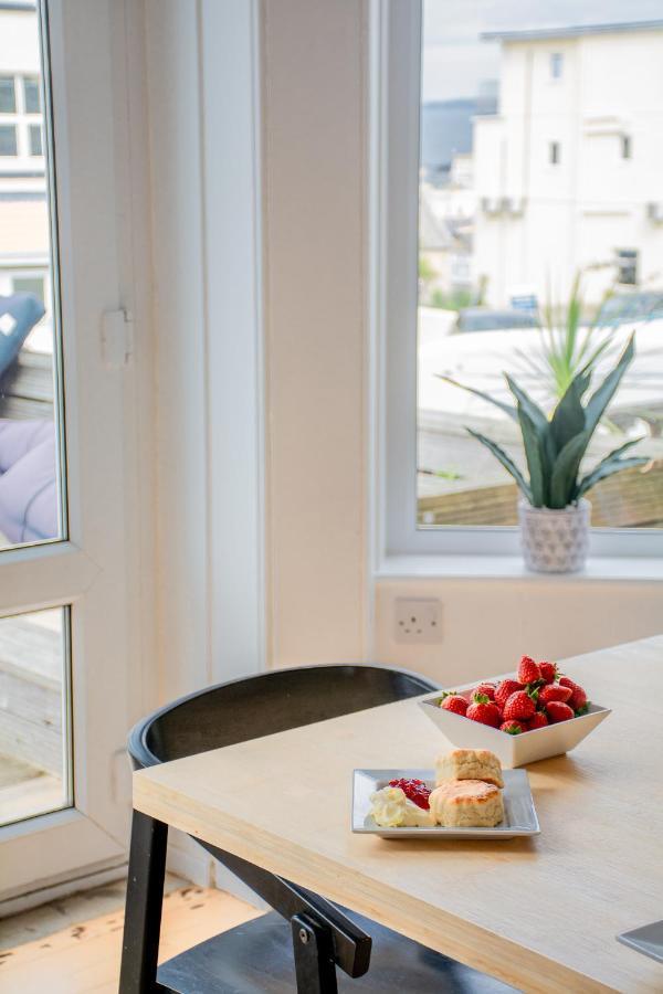 Sleeps 16 With Style And Space- And A Hot Tub! Newquay  Exterior photo